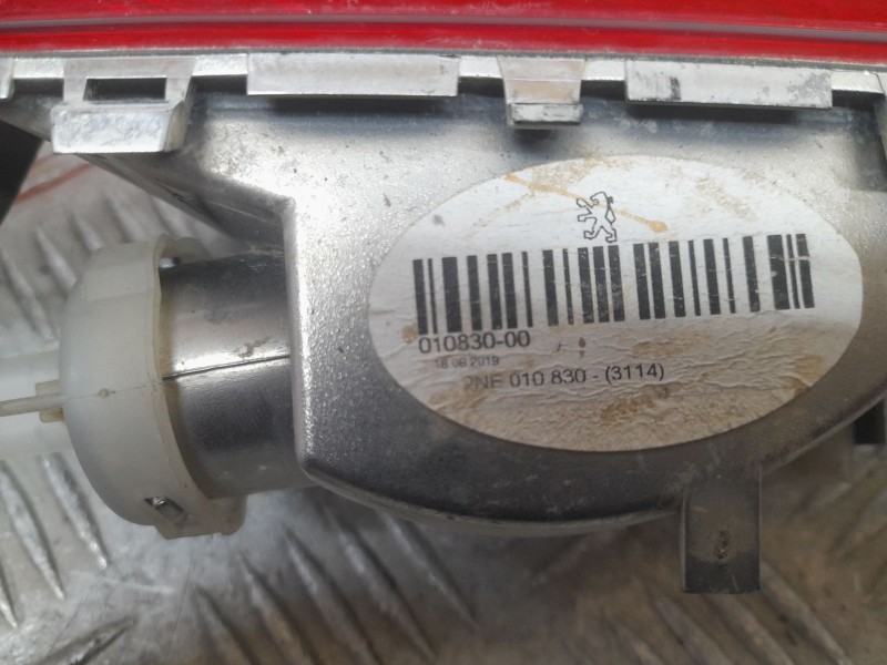 Recambio de piloto trasero central para peugeot 208 ii (ub_, up_, uw_, uj_) 1.2 puretech 100 referencia OEM IAM 2NE010830 HELLA 