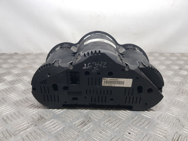 Recambio de cuadro instrumentos para alfa romeo gt (125) m-jet distinctive referencia OEM IAM 156050197  
