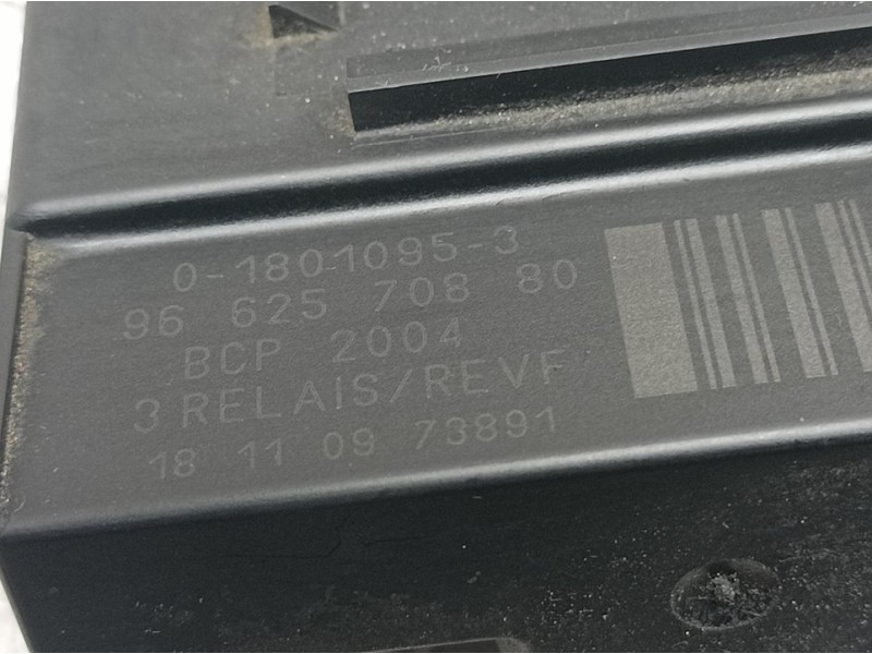 Recambio de caja precalentamiento para opel combo cargo (e) edition referencia OEM IAM 9662570880 018010953 