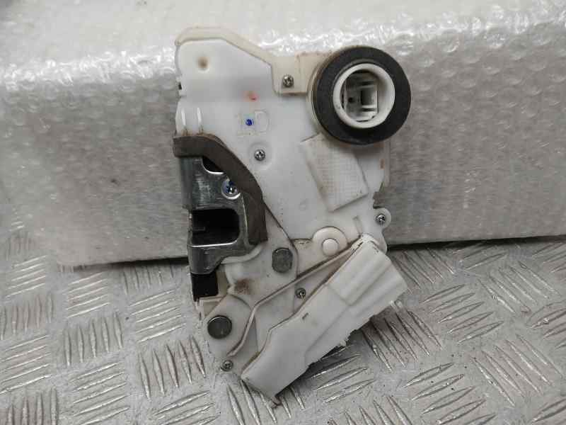 Recambio de cerradura puerta delantera izquierda para toyota prius (nhw30) plug-in hybrid executive referencia OEM IAM 690405234