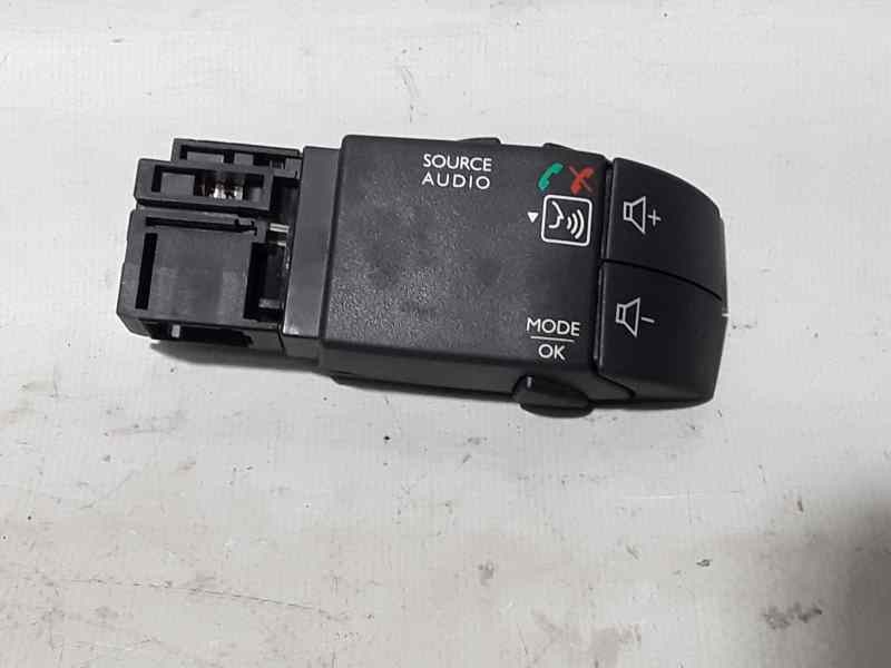 Recambio de mando radio para dacia sandero stepway prestige referencia OEM IAM   