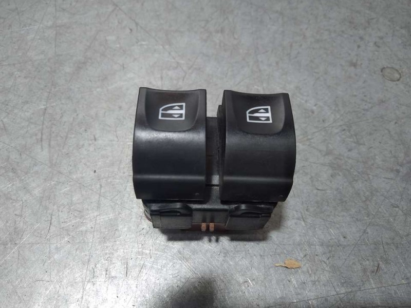 Recambio de mando elevalunas delantero izquierdo para renault clio iv limited referencia OEM IAM 809610909R 255700068R C/ MANDO 