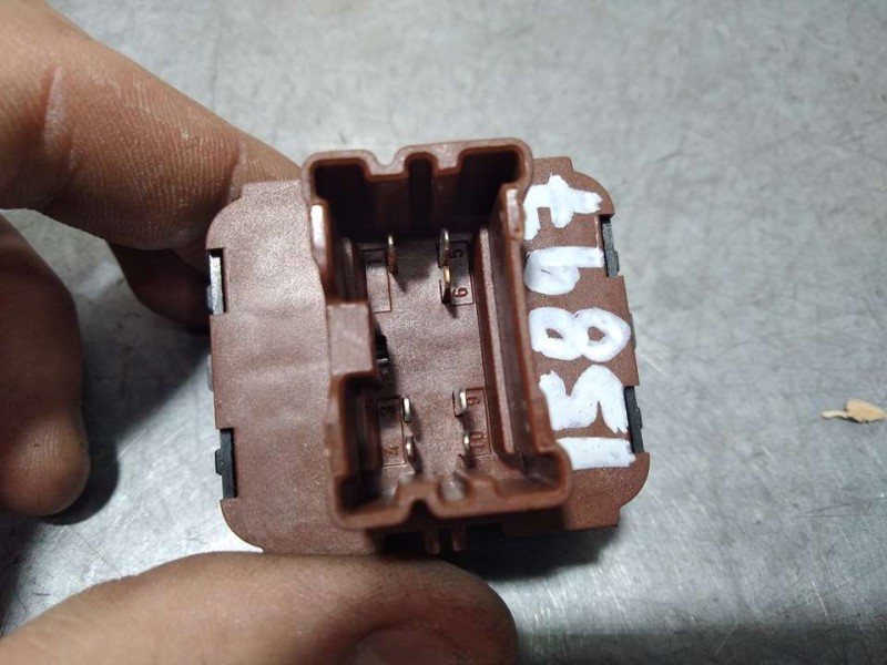 Recambio de mando elevalunas delantero izquierdo para renault clio iv limited referencia OEM IAM 809610909R 255700068R C/ MANDO 