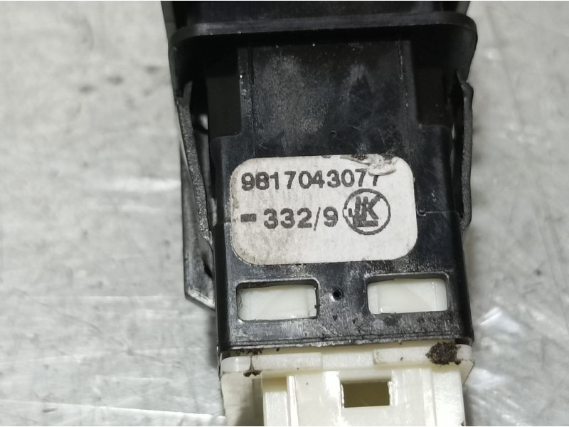 Recambio de warning para citroën berlingo feel xl referencia OEM IAM 9817043077  LK