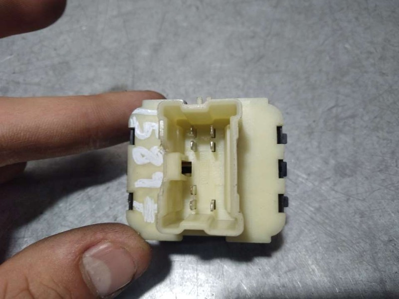 Recambio de mando elevalunas delantero izquierdo para renault clio iv limited referencia OEM IAM 809610909R 255700068R C/ MANDO 