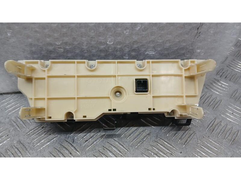 Recambio de mando climatizador para toyota prius (nhw30) plug-in hybrid executive referencia OEM IAM 5590047071  7063J25