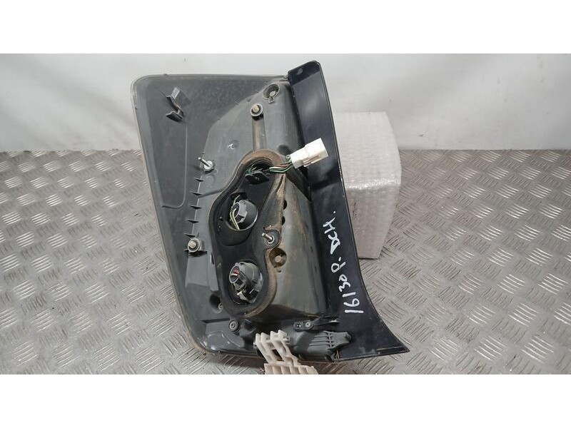 Recambio de piloto trasero derecho para toyota prius (nhw30) plug-in hybrid executive referencia OEM IAM 8155147170  