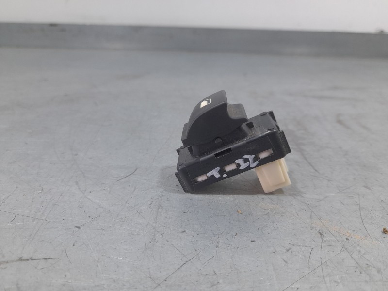 Recambio de mando elevalunas trasero izquierdo para peugeot 5008 active referencia OEM IAM 98044803ZD00  