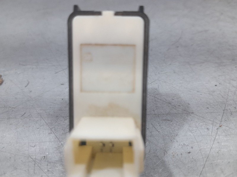 Recambio de mando elevalunas trasero izquierdo para peugeot 5008 active referencia OEM IAM 98044803ZD00  