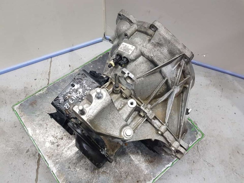 Recambio de caja cambios para ford fiesta (ccn) trend referencia OEM IAM 8A6R7002JG 001302 5VELOCIDADES