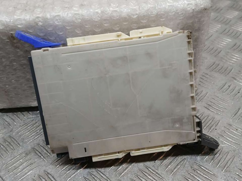 Recambio de caja reles / fusibles para toyota land cruiser (j15) vx referencia OEM IAM 8922160520 2381002612 DENSO