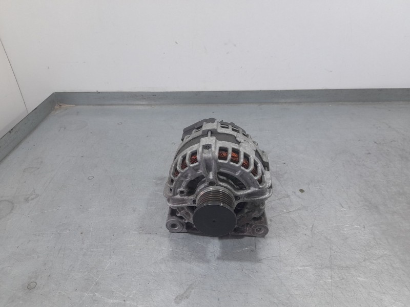 Recambio de alternador para renault megane iv berlina 5p limited referencia OEM IAM 231004BE0B F000BL0814 BOSCH