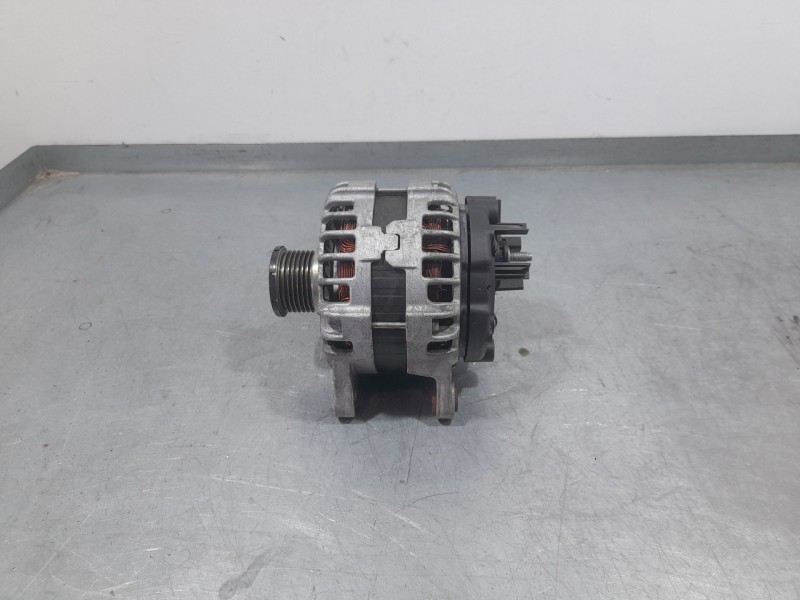 Recambio de alternador para renault megane iv berlina 5p limited referencia OEM IAM 231004BE0B F000BL0814 BOSCH