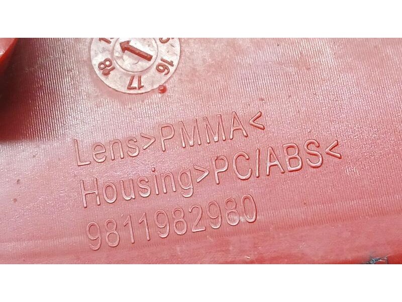 Recambio de piloto trasero izquierdo paragolpes para peugeot 5008 active referencia OEM IAM 9811982980  