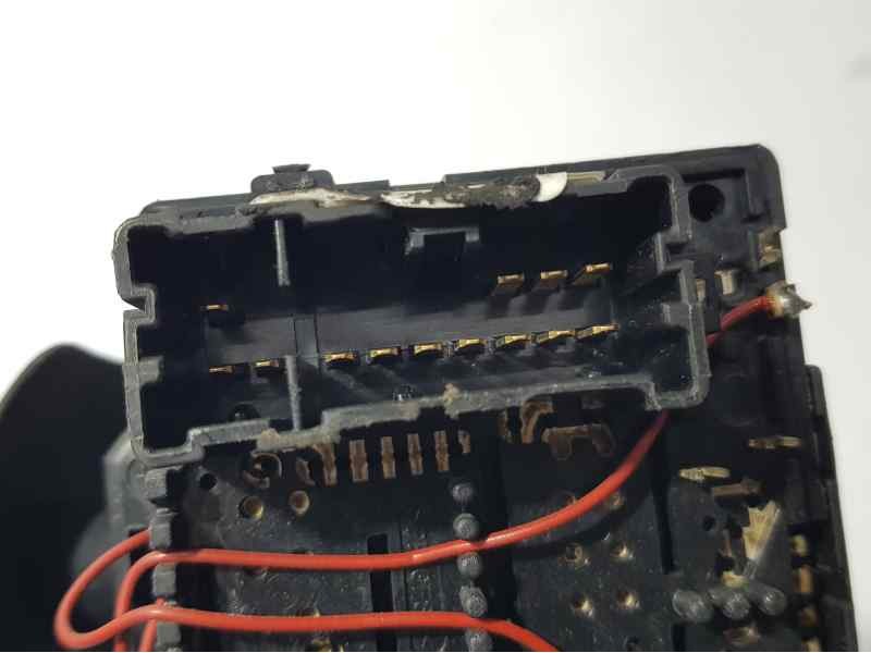 Recambio de mando limpia para dacia sandero ambiance referencia OEM IAM E10670223  