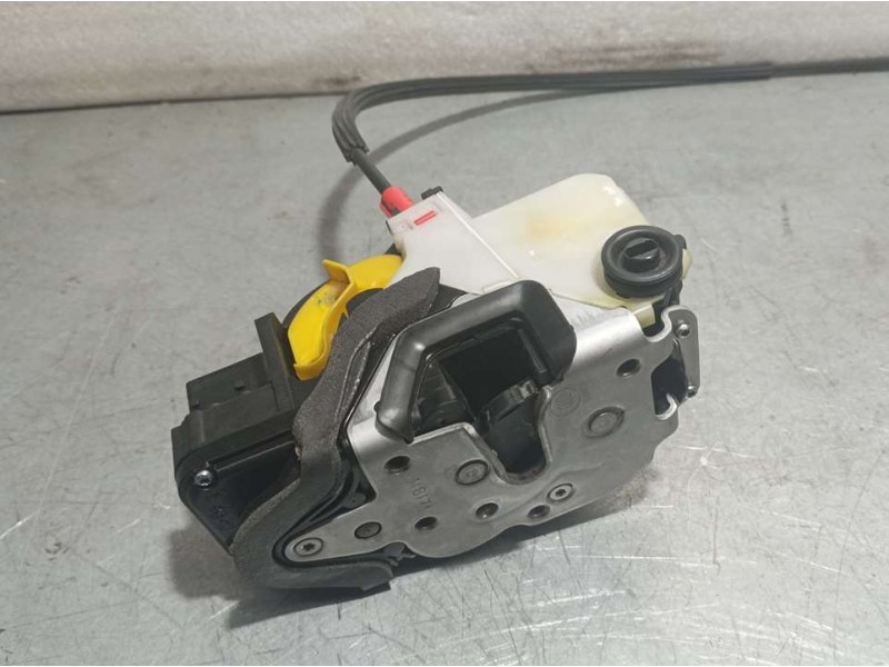 Recambio de cerradura puerta trasera izquierda para opel zafira tourer excellence referencia OEM IAM 13579557  ELECTRICA