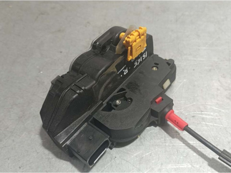 Recambio de cerradura puerta trasera izquierda para opel zafira tourer excellence referencia OEM IAM 13579557  ELECTRICA