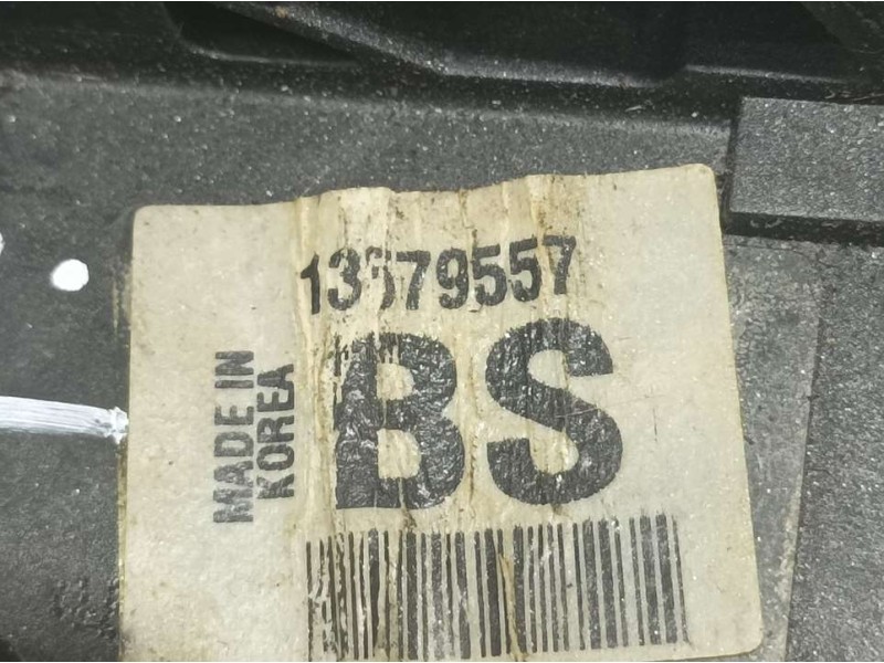 Recambio de cerradura puerta trasera izquierda para opel zafira tourer excellence referencia OEM IAM 13579557  ELECTRICA