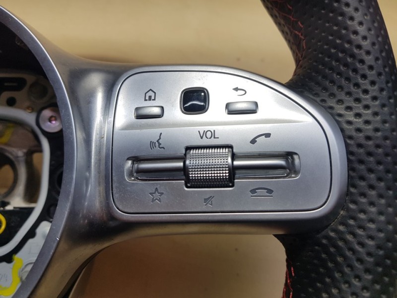 Recambio de volante para mercedes-benz clase b (247) b180 referencia OEM IAM A0050004599 A0004608402 TOCADO PIEL - CON LEVAS TOC