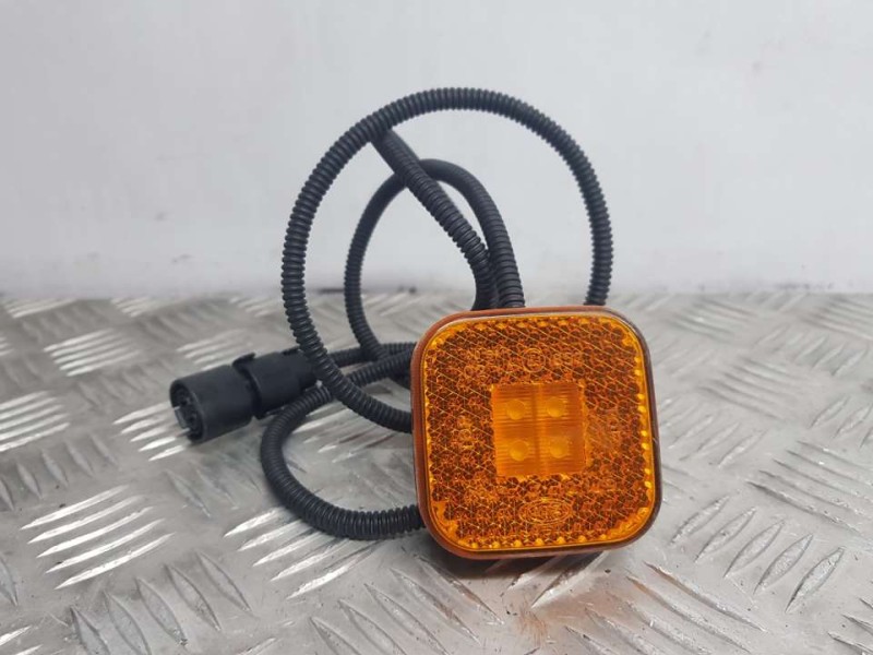 Recambio de piloto lateral derecho para man tg - l 12.xxx referencia OEM IAM 81252606101  