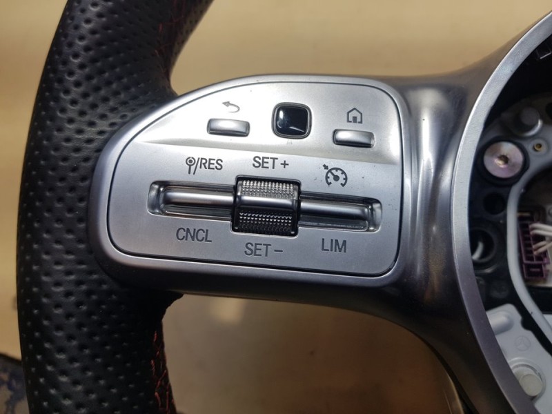 Recambio de volante para mercedes-benz clase b (247) b180 referencia OEM IAM A0050004599 A0004608402 TOCADO PIEL - CON LEVAS TOC