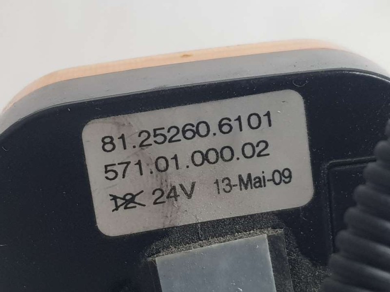 Recambio de piloto lateral derecho para man tg - l 12.xxx referencia OEM IAM 81252606101  