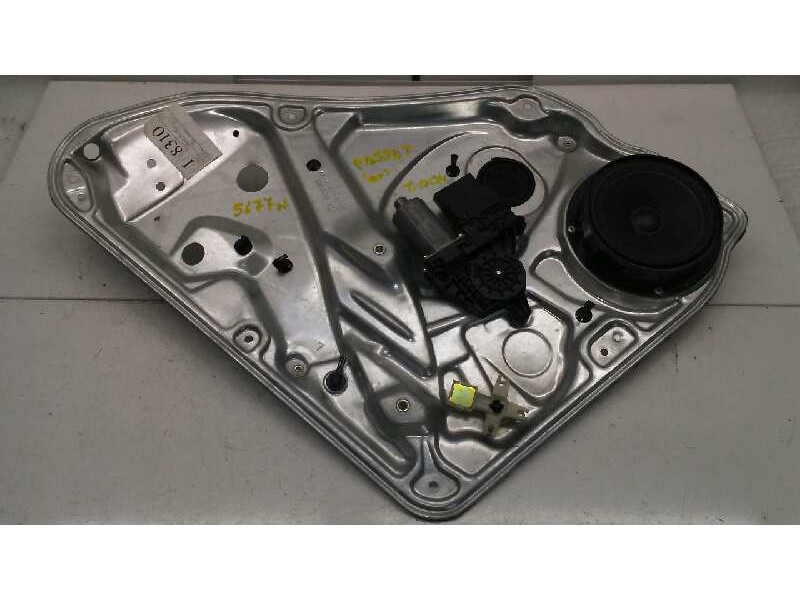 Recambio de elevalunas trasero derecho para volkswagen passat berlina (3b3) 1.9 tdi referencia OEM IAM 3B5839752CM 18 PINS 11909