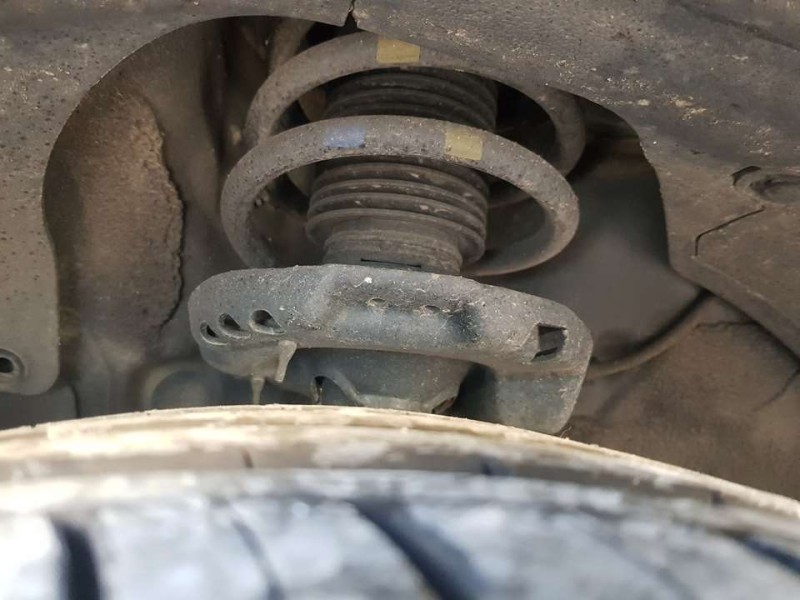 Recambio de amortiguador delantero izquierdo para kia rio (yb) gt line referencia OEM IAM 54650H8200  