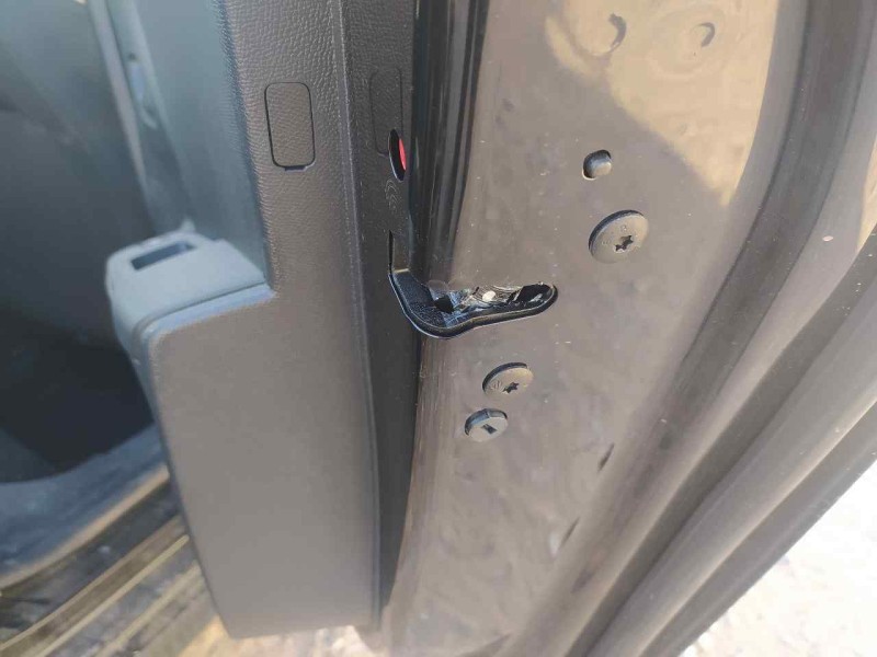 Recambio de cerradura puerta trasera derecha para opel corsa f gs referencia OEM IAM 9844412880  