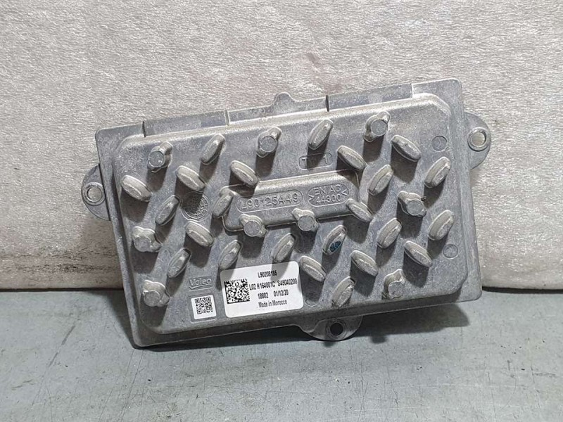 Recambio de centralita faro para peugeot 5008 active referencia OEM IAM L90208185  VALEO