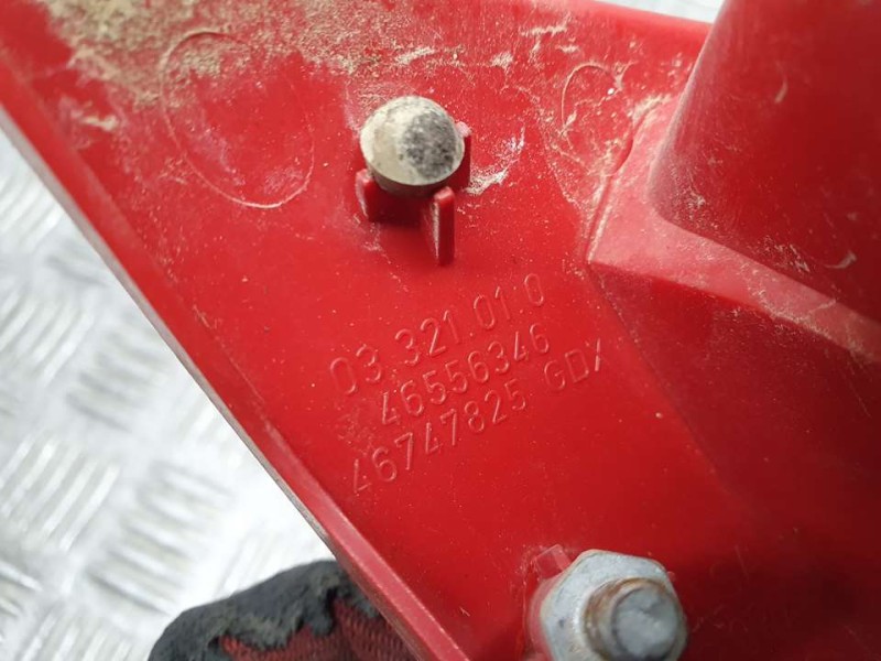 Recambio de piloto trasero derecho para alfa romeo 147 (190) 1.6 t.spark distinctive referencia OEM IAM 46556346 46747825 INTERI