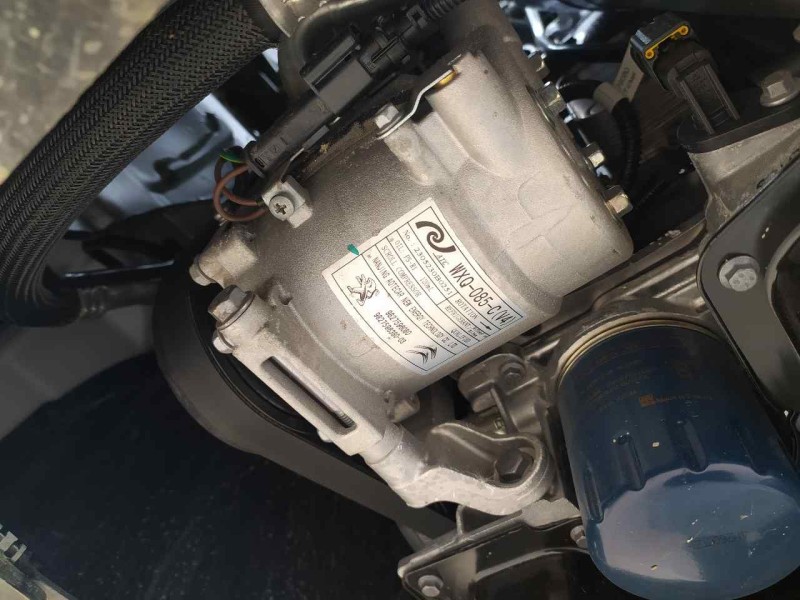 Recambio de compresor aire acondicionado para opel corsa f gs referencia OEM IAM 9827596080  