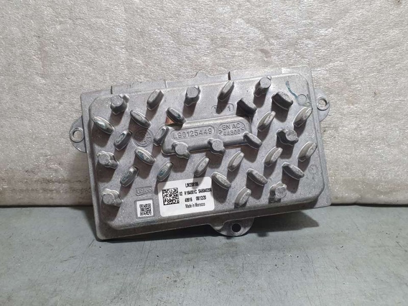 Recambio de centralita faro para peugeot 5008 active referencia OEM IAM L90208185  VALEO