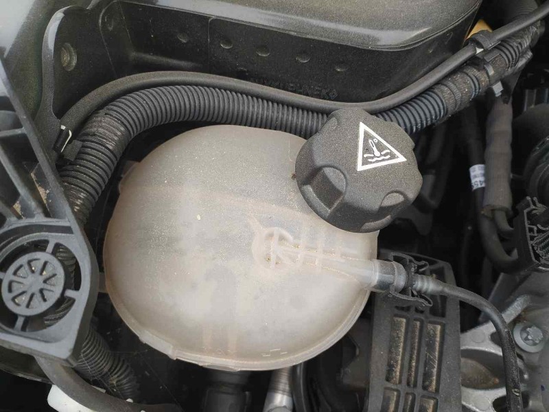 Recambio de deposito expansion para opel corsa f gs referencia OEM IAM 9824198680  
