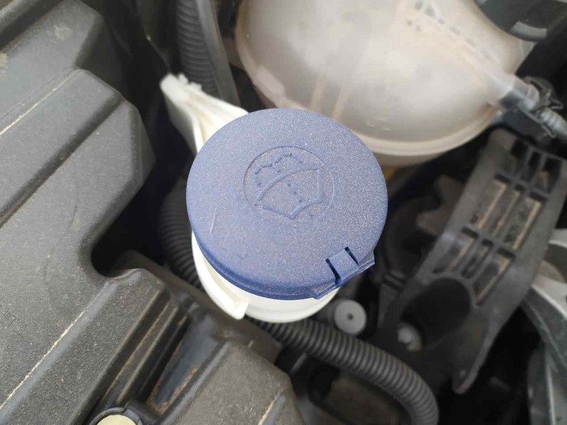 Recambio de deposito limpia para opel corsa f gs referencia OEM IAM 9836393680  