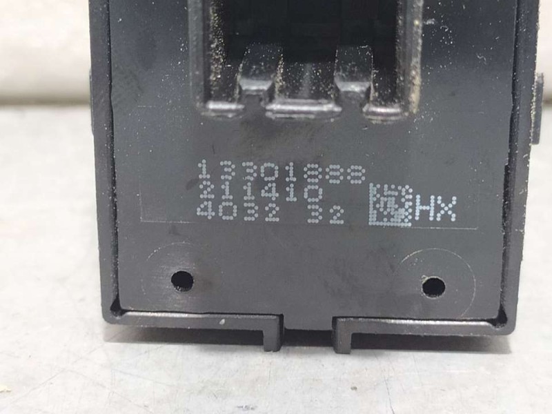 Recambio de mando elevalunas trasero derecho para opel zafira tourer excellence referencia OEM IAM 13301888  