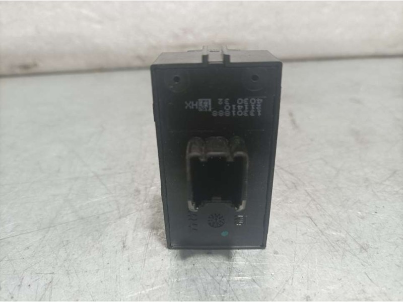 Recambio de mando elevalunas trasero izquierdo para opel zafira tourer excellence referencia OEM IAM 13301888  
