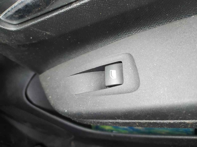 Recambio de mando elevalunas delantero derecho para opel corsa f gs referencia OEM IAM 98044803ZD  