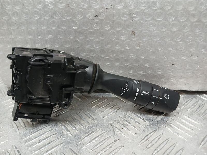 Recambio de mando limpia para toyota auris active referencia OEM IAM 0267017f858  