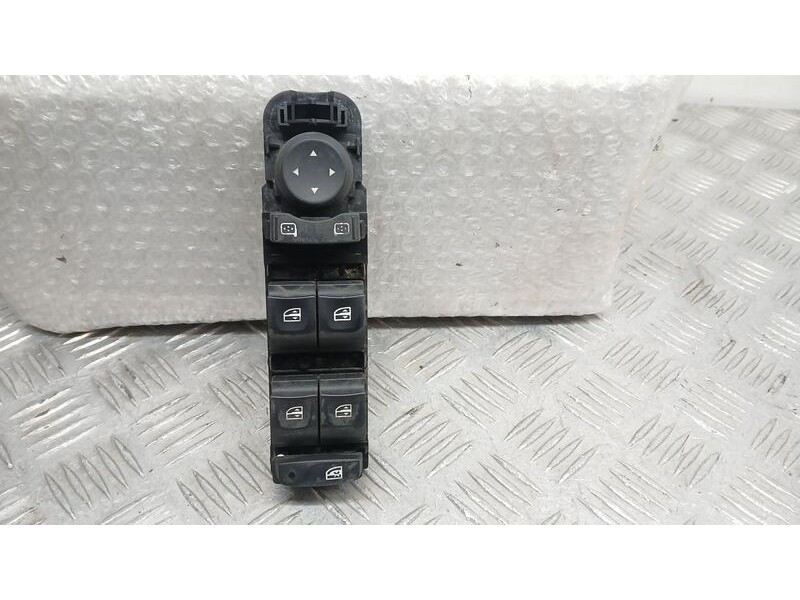 Recambio de mando elevalunas delantero izquierdo para renault scenic iii emotion referencia OEM IAM 809610016R  C/ MANDO RETROVI