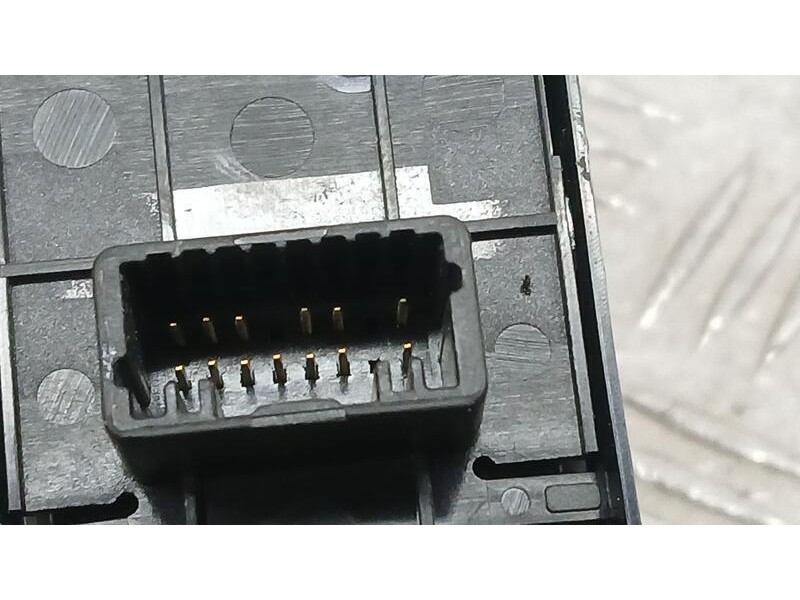 Recambio de mando elevalunas delantero izquierdo para renault scenic iii emotion referencia OEM IAM 809610016R  C/ MANDO RETROVI