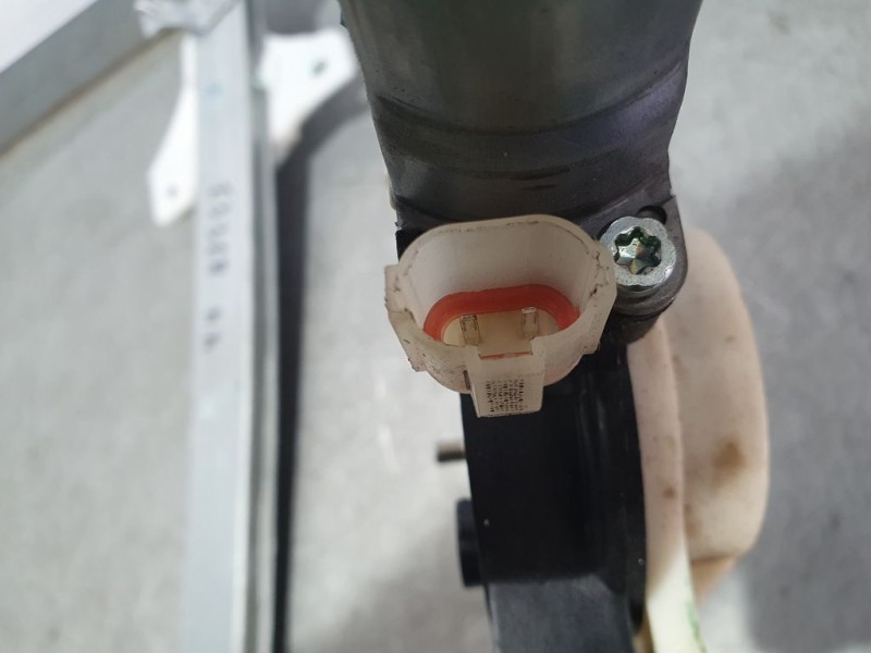 Recambio de elevalunas delantero derecho para hyundai i20 active link referencia OEM IAM 82402C7010 F00S1W2084 BOSCH ELECTRICO 2