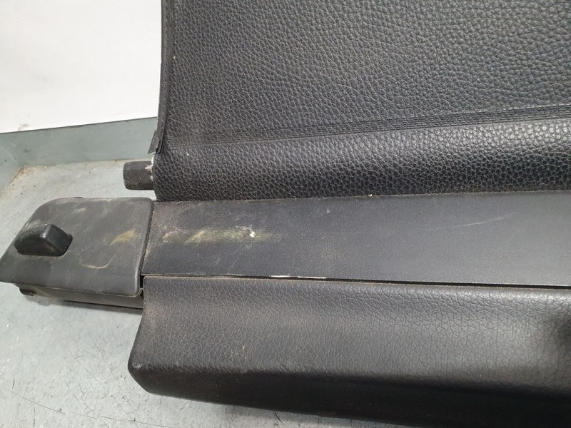 Recambio de bandeja trasera para volkswagen passat variant (3c5) advance referencia OEM IAM 3C9867871J  ROZADA POCO SUCIA