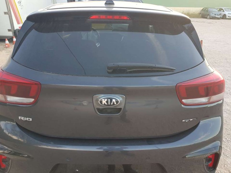 Recambio de porton trasero para kia rio (yb) gt line referencia OEM IAM 73700H8000  