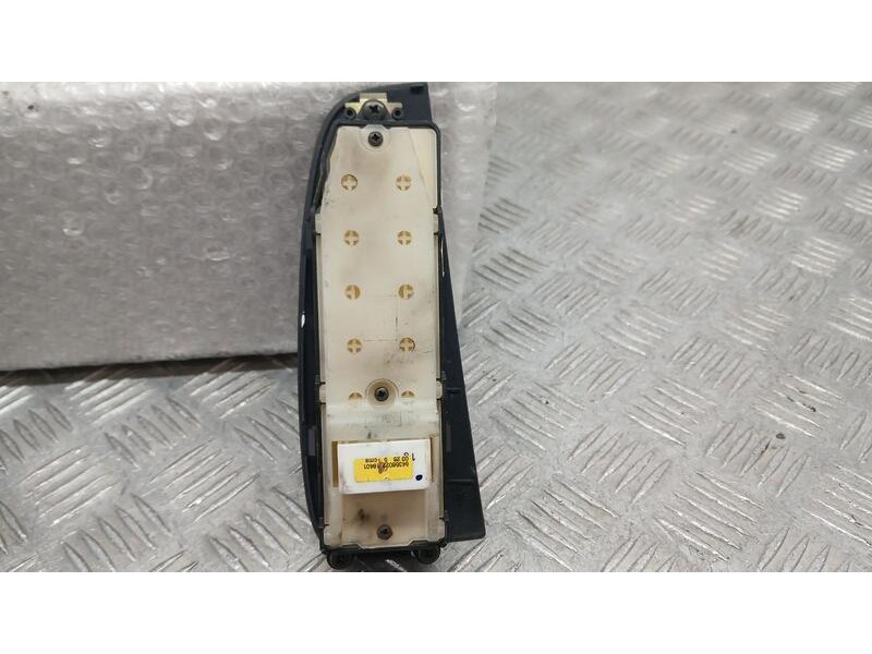 Recambio de mando elevalunas delantero izquierdo para toyota avensis wagon (t25) 2.0 d4-d sol referencia OEM IAM 8480205210B0  5