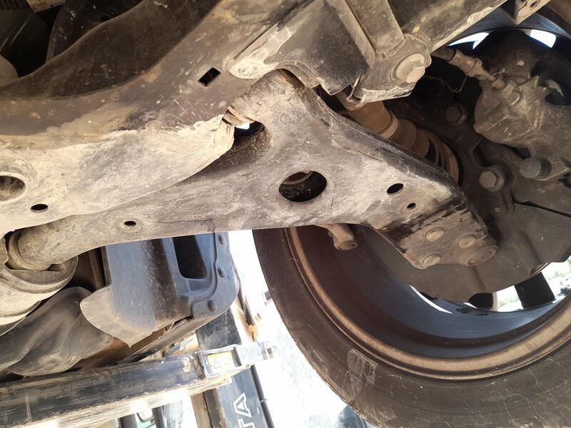 Recambio de brazo suspension inferior delantero izquierdo para ford kuga ii (dm2) 2.0 tdci referencia OEM IAM 1793237  