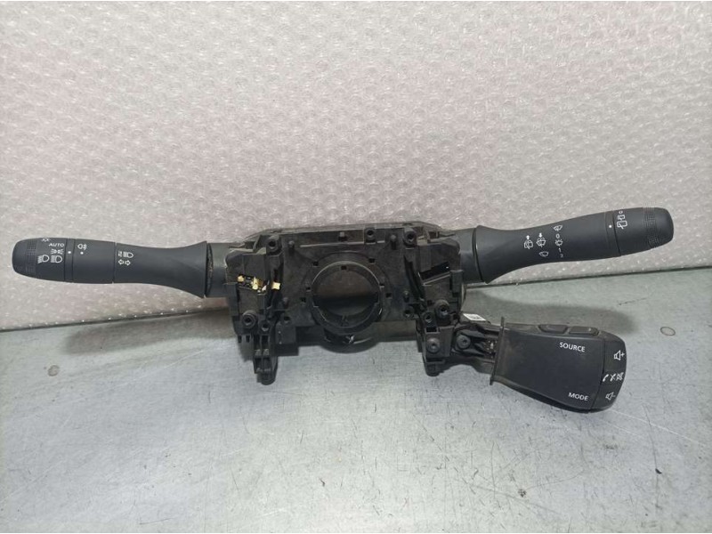 Recambio de mando luces y limpia para dacia sandero 1.0 tce 90 referencia OEM IAM 255679970R 1051961400 