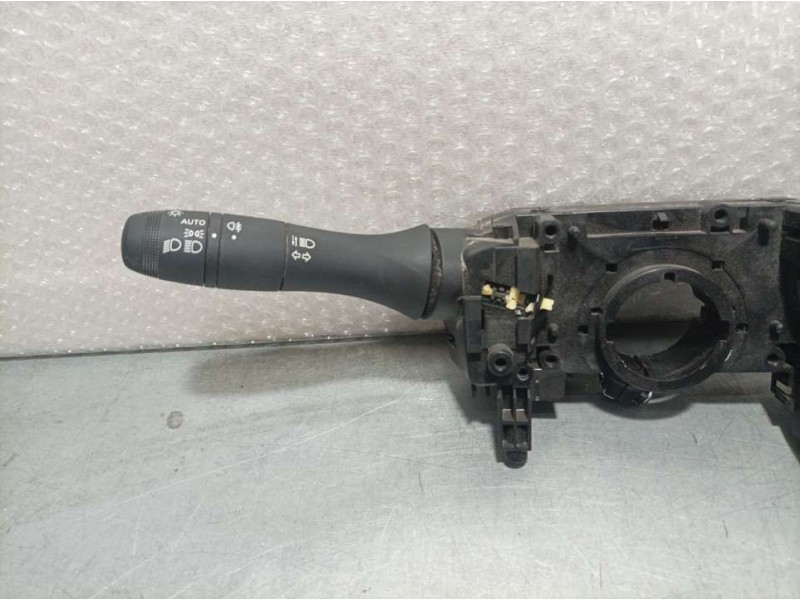 Recambio de mando luces y limpia para dacia sandero 1.0 tce 90 referencia OEM IAM 255679970R 1051961400 