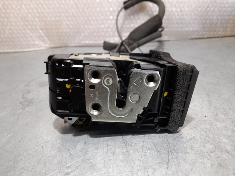 Recambio de cerradura puerta delantera derecha para nissan juke (f15) acenta referencia OEM IAM 805001KD1A  