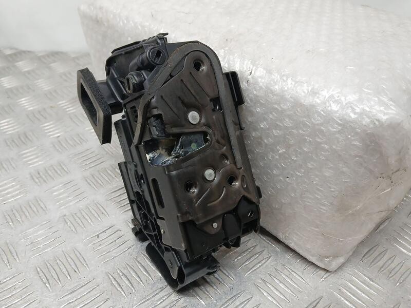 Recambio de cerradura puerta trasera derecha para volkswagen polo advance referencia OEM IAM 5TA839016E ELECTRICA 